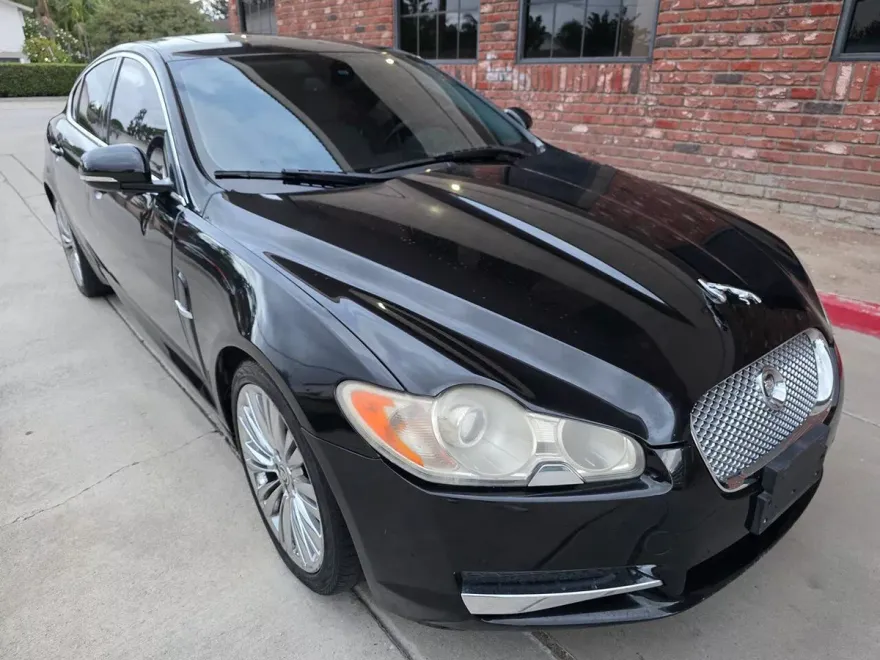 2011 Jaguar XF Premium photo 1