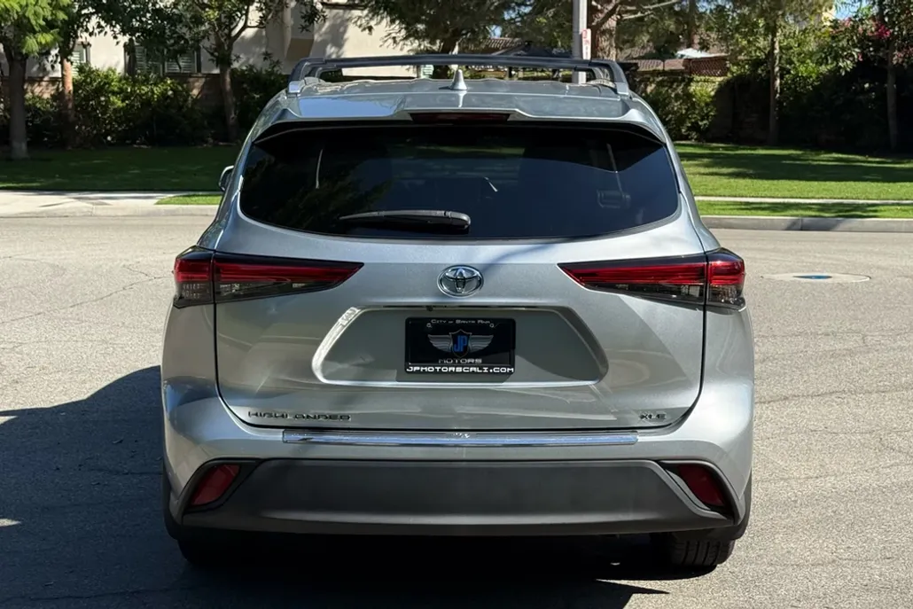 2022 Toyota Highlander XLE photo 1