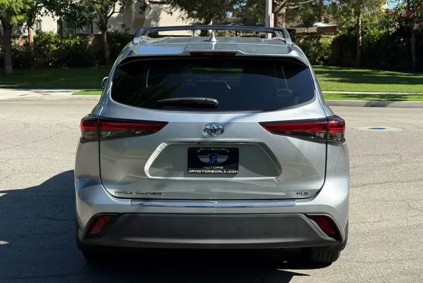 2022 Toyota Highlander XLE photo 1
