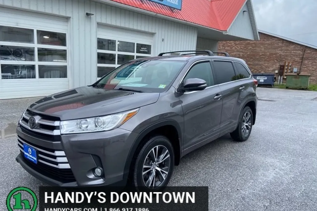 2018 Toyota Highlander LE Plus photo 1