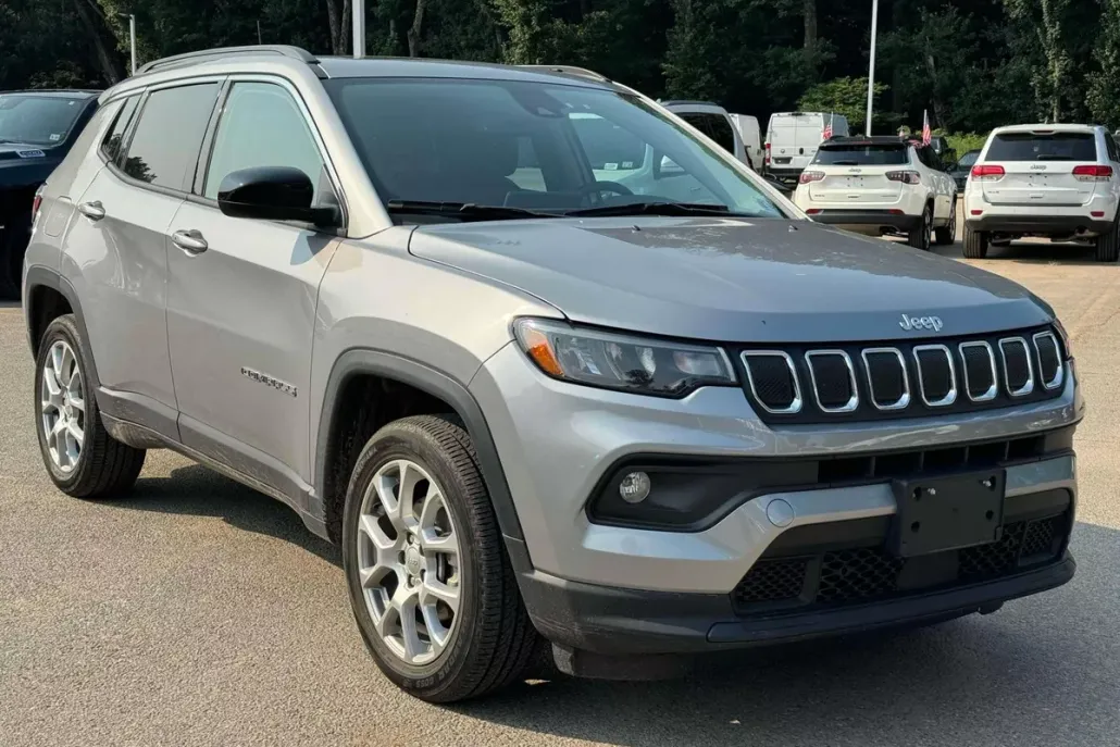 2022 Jeep Compass Latitude Lux photo 1