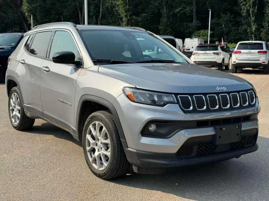 2022 Jeep Compass Latitude Lux photo 1