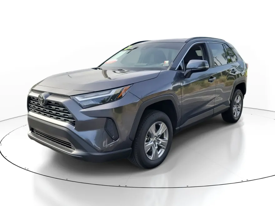 2023 Toyota RAV4 XLE photo 1