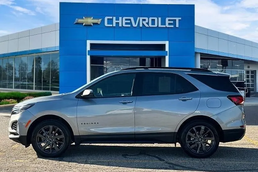 2023 Chevrolet Equinox RS photo 1