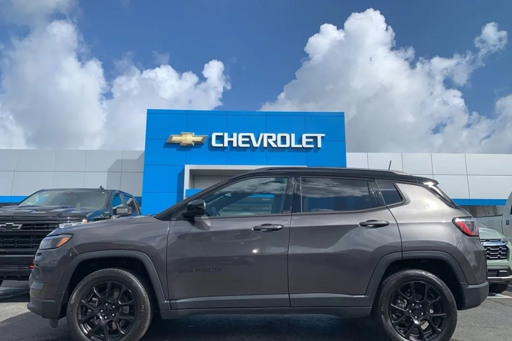 2023 Jeep Compass Altitude photo 1