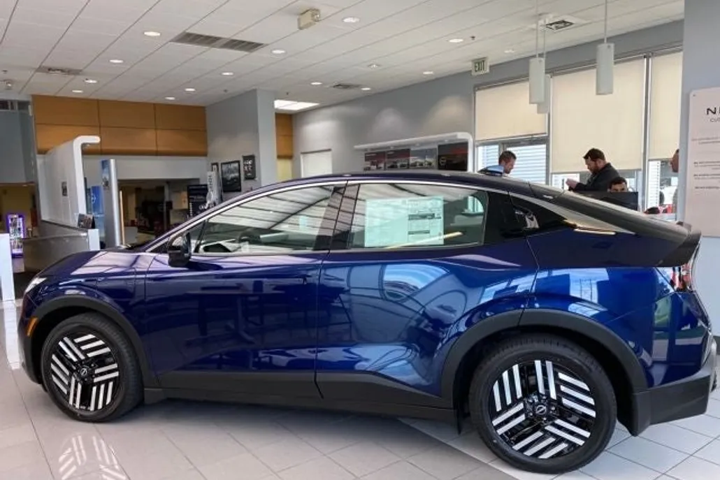 2026 Nissan Leaf SV Plus photo 1