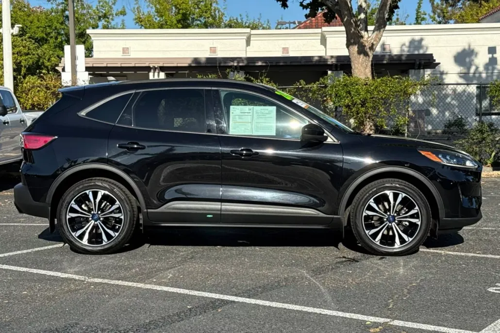 2022 Ford Escape SE Hybrid photo 1
