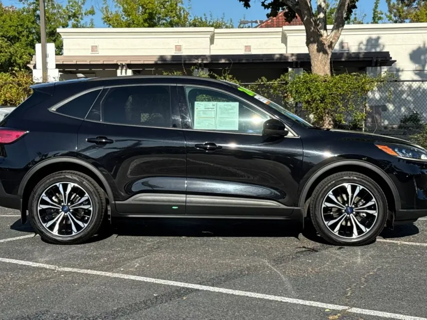 2022 Ford Escape SE Hybrid photo 1
