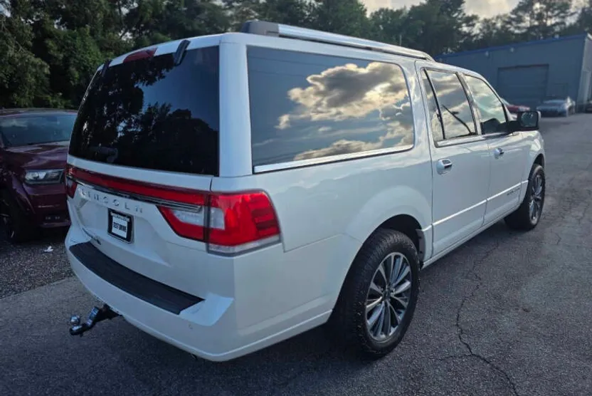 2017 Lincoln Navigator Select photo 1