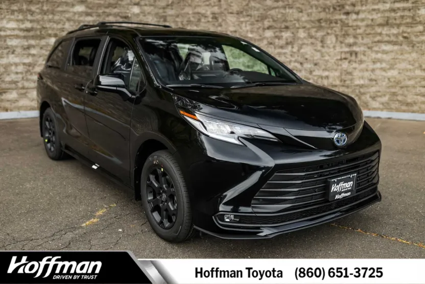 2025 Toyota Sienna Woodland Edition photo 1