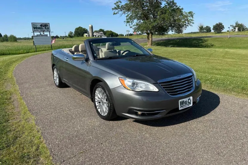 2011 Chrysler 200 Limited photo 1