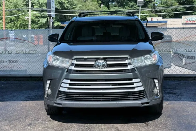 2019 Toyota Highlander SE Sport photo 1