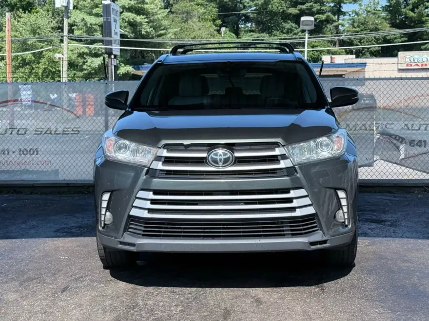 2019 Toyota Highlander SE Sport photo 1
