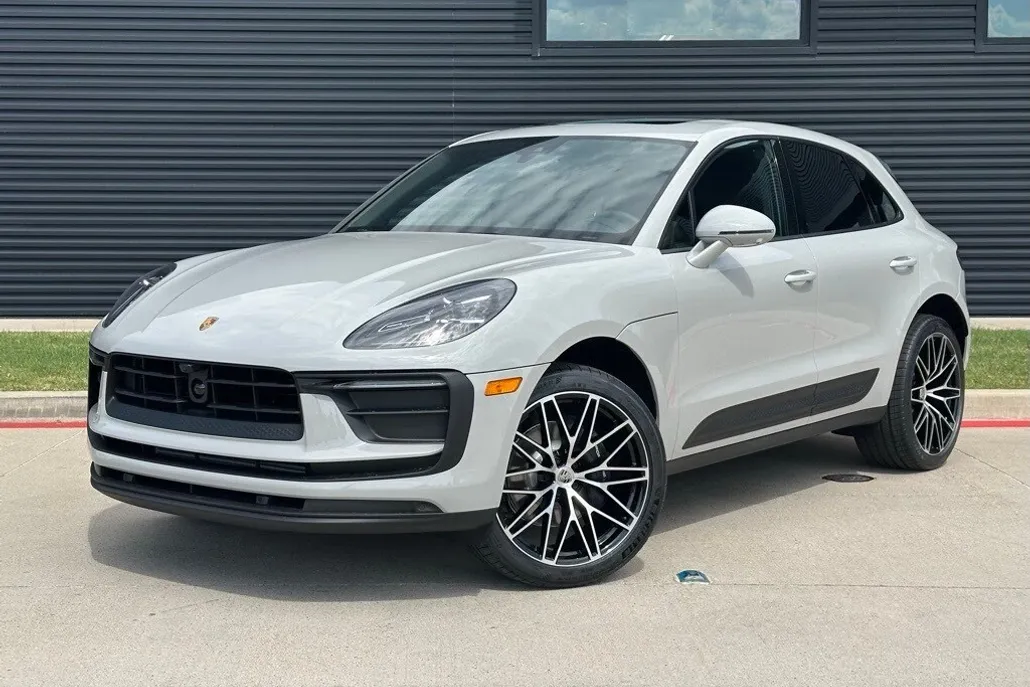 2026 Porsche Macan T photo 1