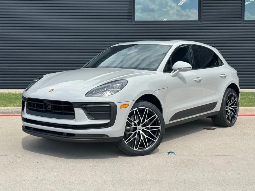2026 Porsche Macan T photo 1