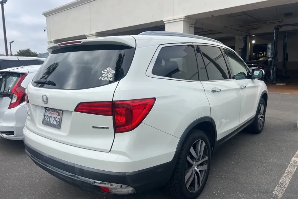 2018 Honda Pilot Touring photo 1