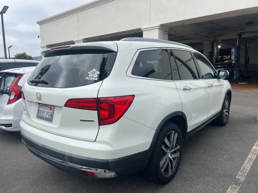 2018 Honda Pilot Touring photo 1