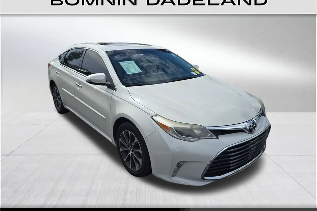 2016 Toyota Avalon Limited photo 1