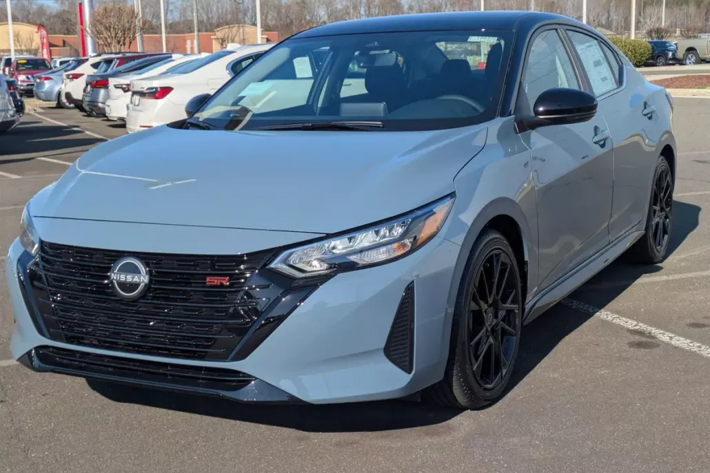 2025 Nissan Sentra SR photo 1