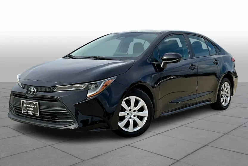 2023 Toyota Corolla LE photo 1