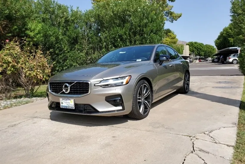2019 Volvo S60 T5 R-Design photo 1