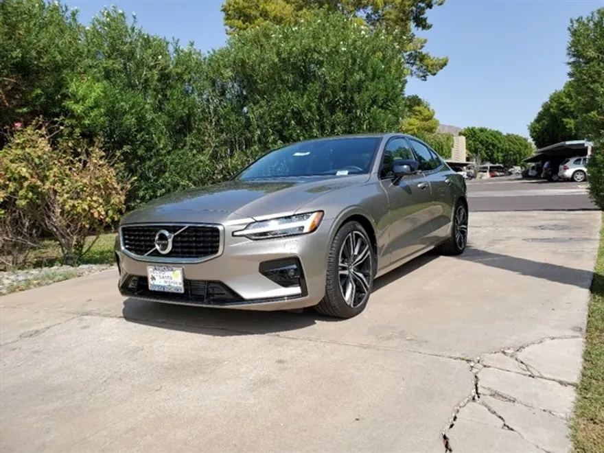 2019 Volvo S60 T5 R-Design photo 1