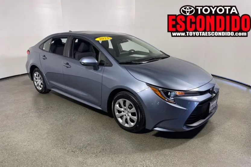 2025 Toyota Corolla LE photo 1