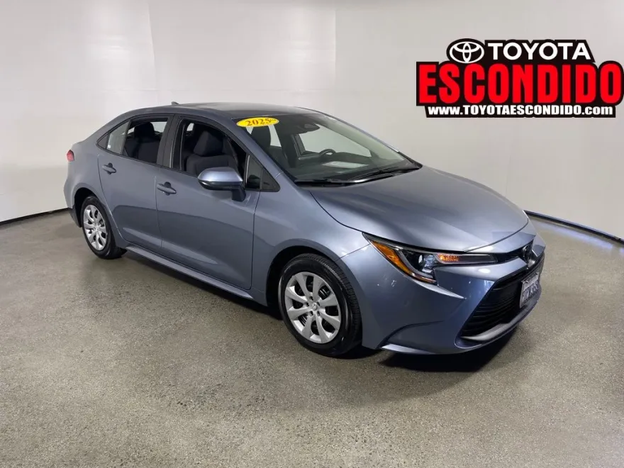 2025 Toyota Corolla LE photo 1