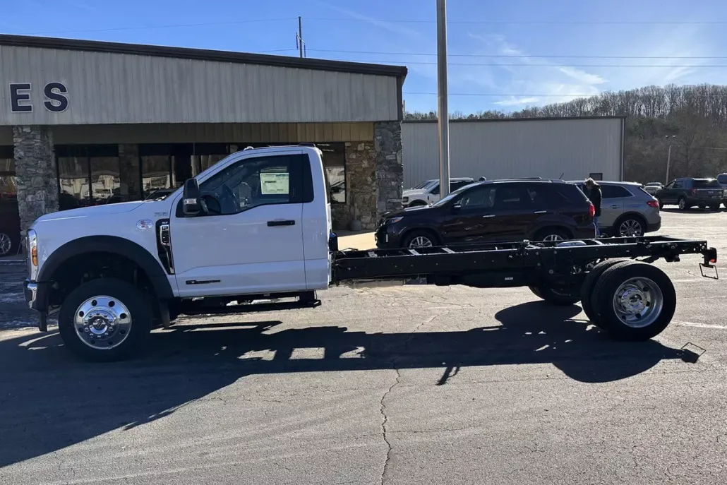 2024 Ford F-550 XLT photo 1