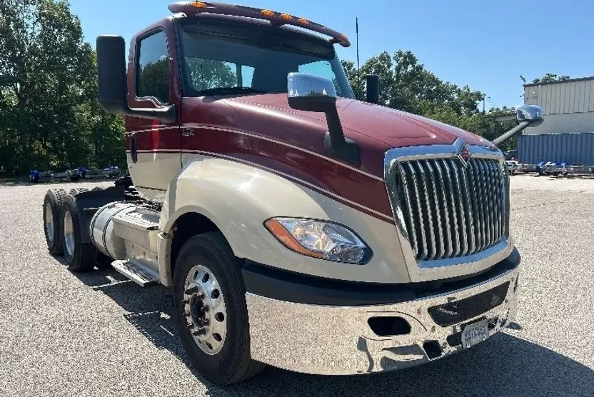 2019 International LT625 LT photo 1