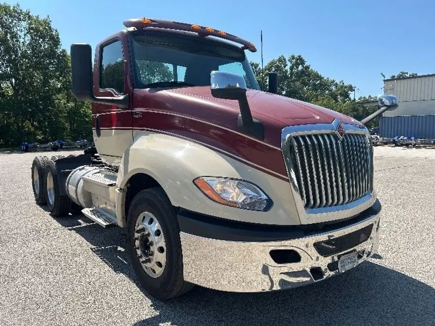2019 International LT625 LT photo 1
