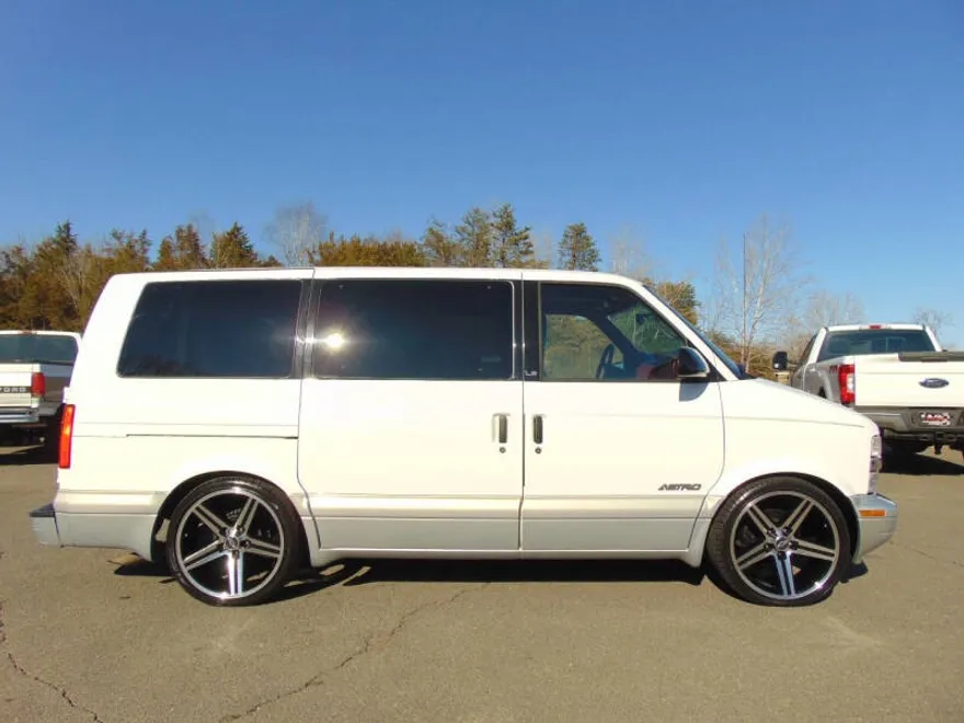 1998 Chevrolet Astro LS photo 1