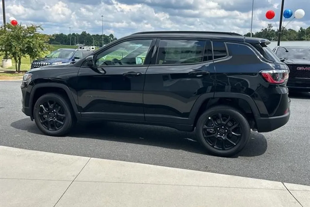 2025 Jeep Compass Latitude Altitude Special Edition photo 1