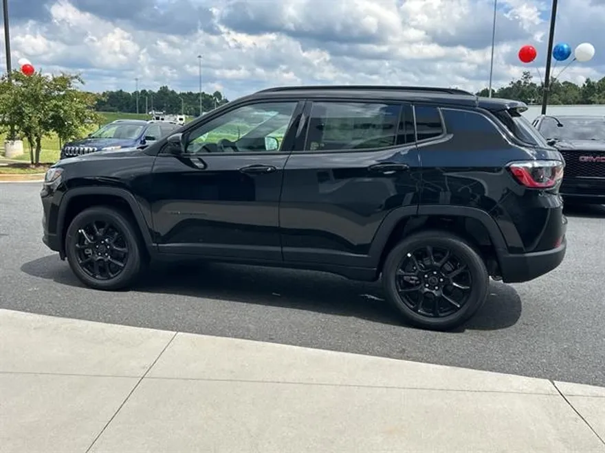 2025 Jeep Compass Latitude Altitude Special Edition photo 1