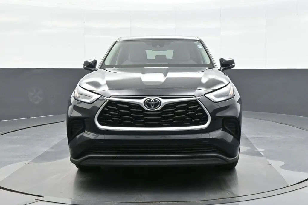 2023 Toyota Highlander L photo 1