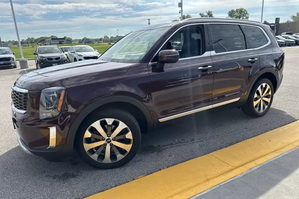 2022 Kia Telluride S photo 1