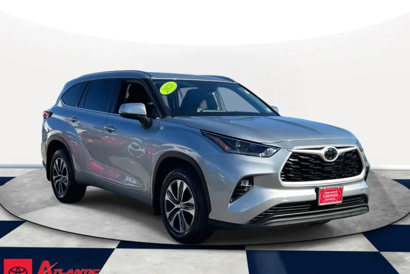 2021 Toyota Highlander XLE photo 1