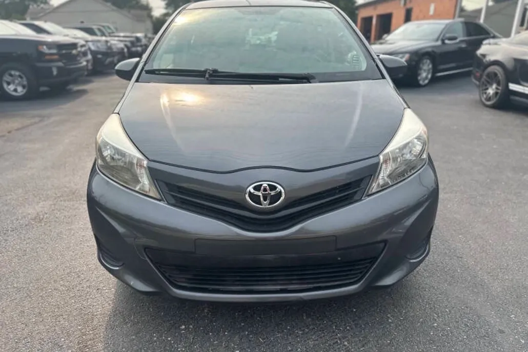 2014 Toyota Yaris L photo 1