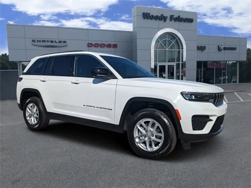 2025 Jeep Grand Cherokee Laredo photo 1