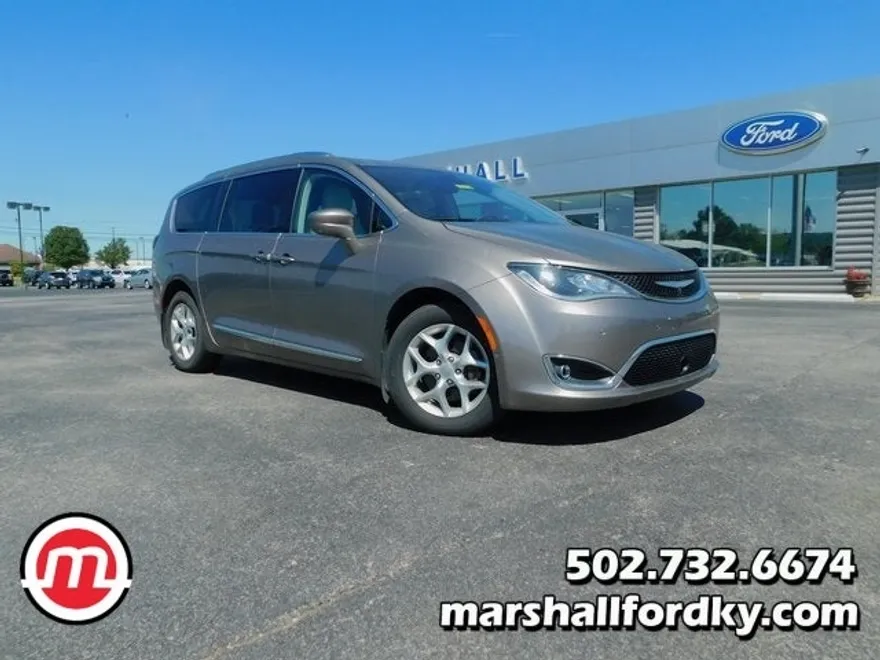 2017 Chrysler Pacifica Touring Plus photo 1