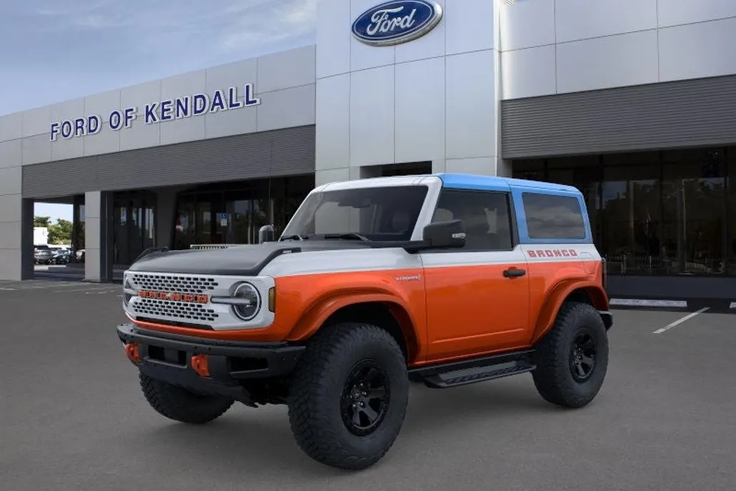 2025 Ford Bronco Base photo 1