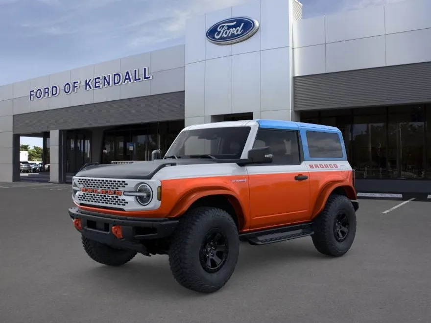 2025 Ford Bronco Base photo 1