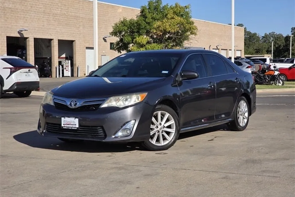 2014 Toyota Camry XLE photo 1