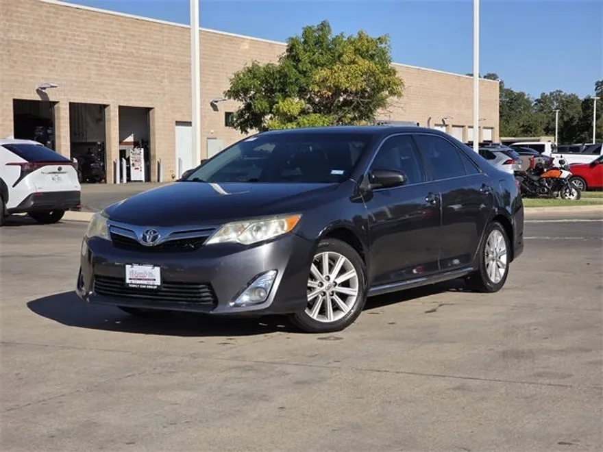 2014 Toyota Camry XLE photo 1