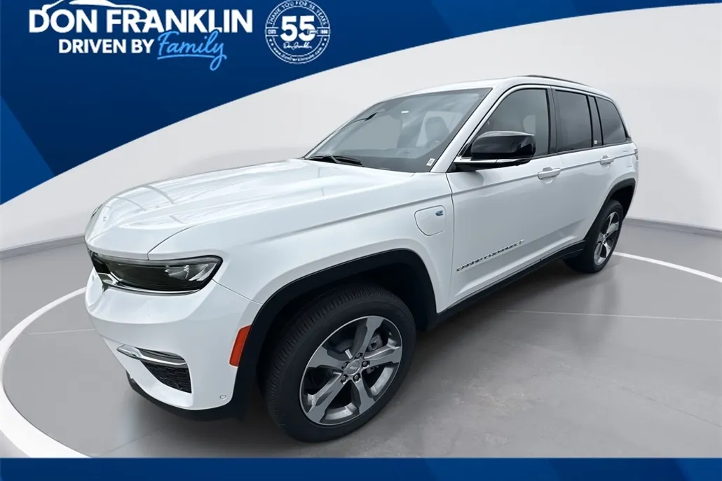 2024 Jeep Cherokee 4xe photo 1