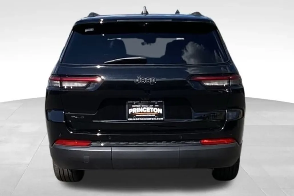 2025 Jeep Grand Cherokee Limited photo 1
