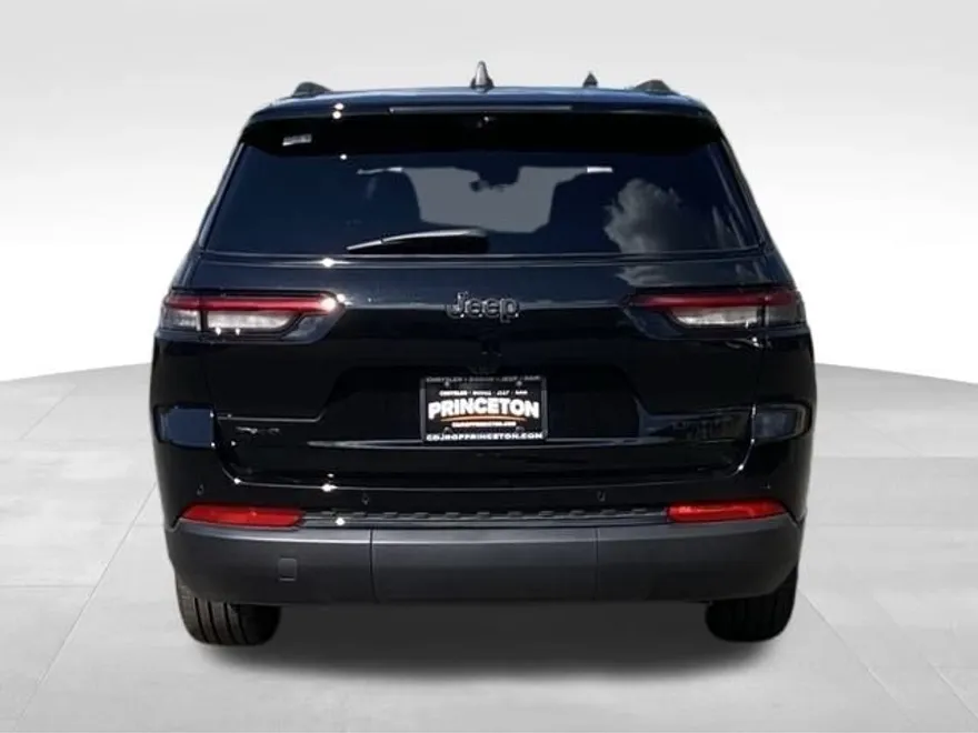 2025 Jeep Grand Cherokee Limited photo 1