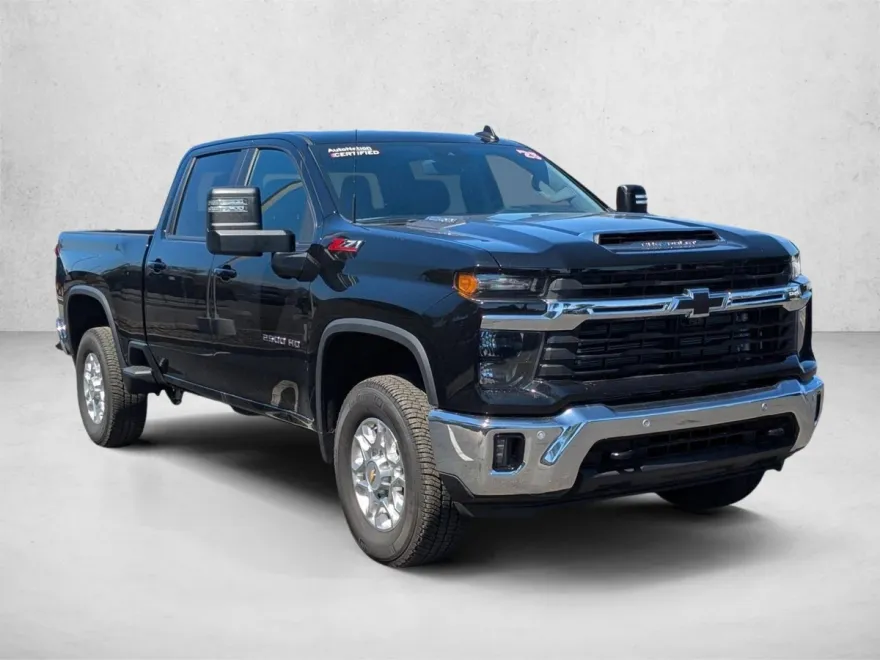 2025 Chevrolet Silverado 2500HD LT photo 1