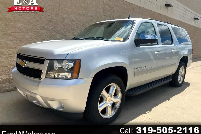 2013 Chevrolet Suburban LT photo 1