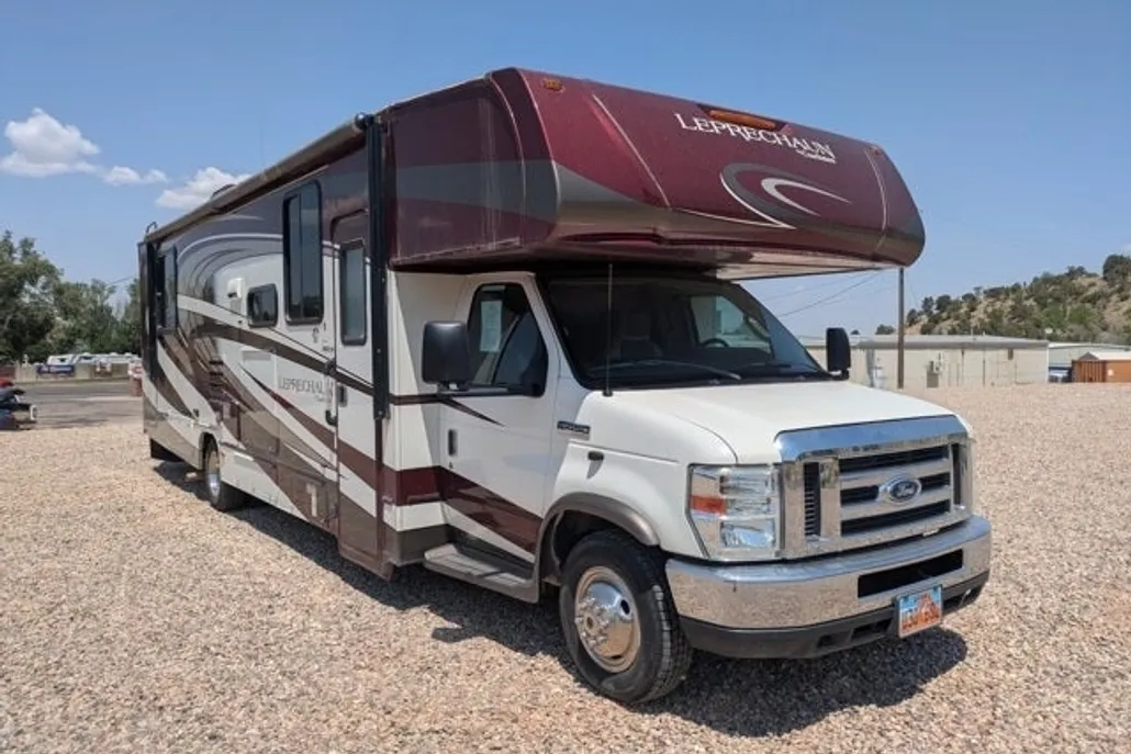 2016 Ford E-450 Cutaway photo 1